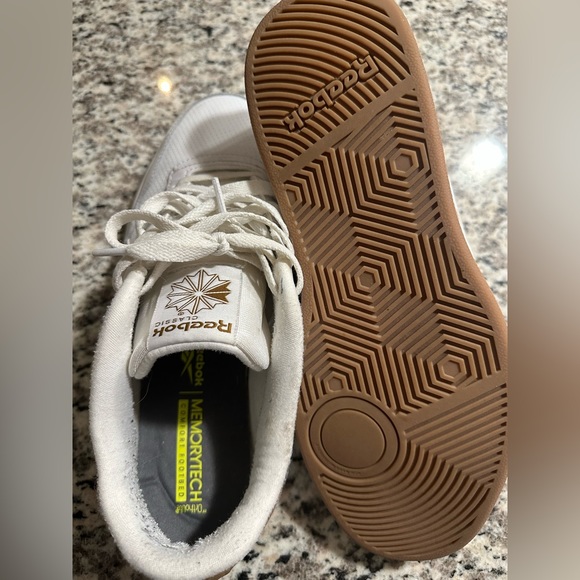 Reebok men’s Club MEMT Sneaker - Picture 8 of 10